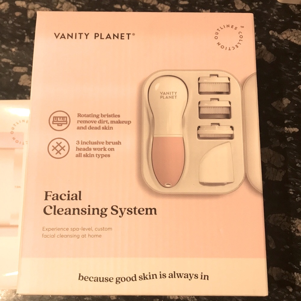 Vanity Planet Facial Cleansing System with 3 brush heads and travelling case!